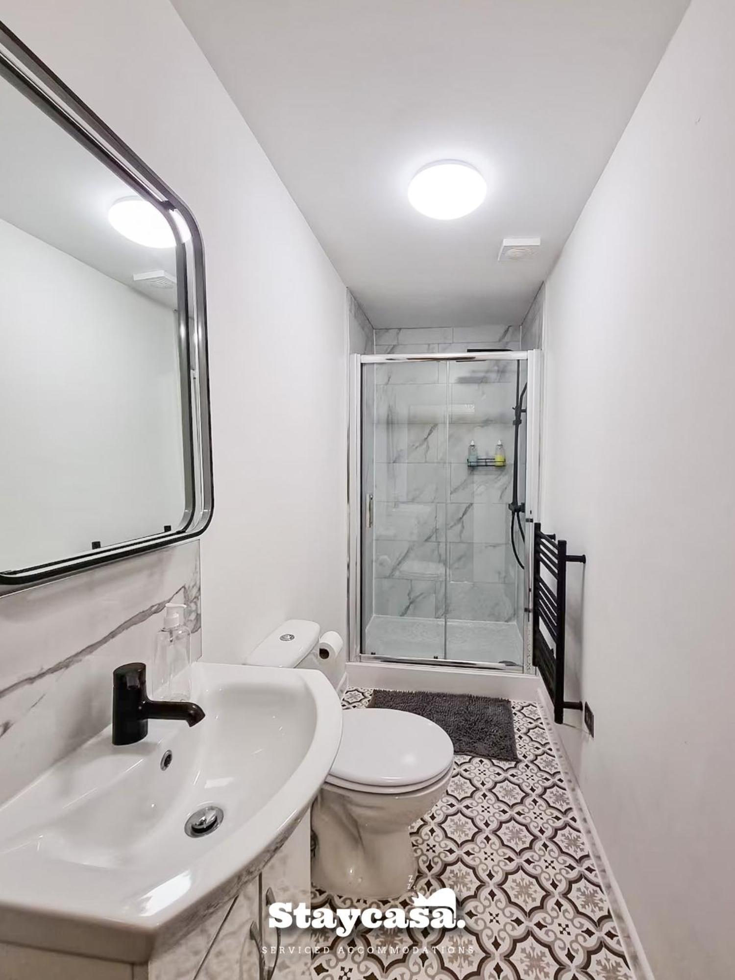 Delightful Spacious Haven With Large Driveway Manchester Ngoại thất bức ảnh