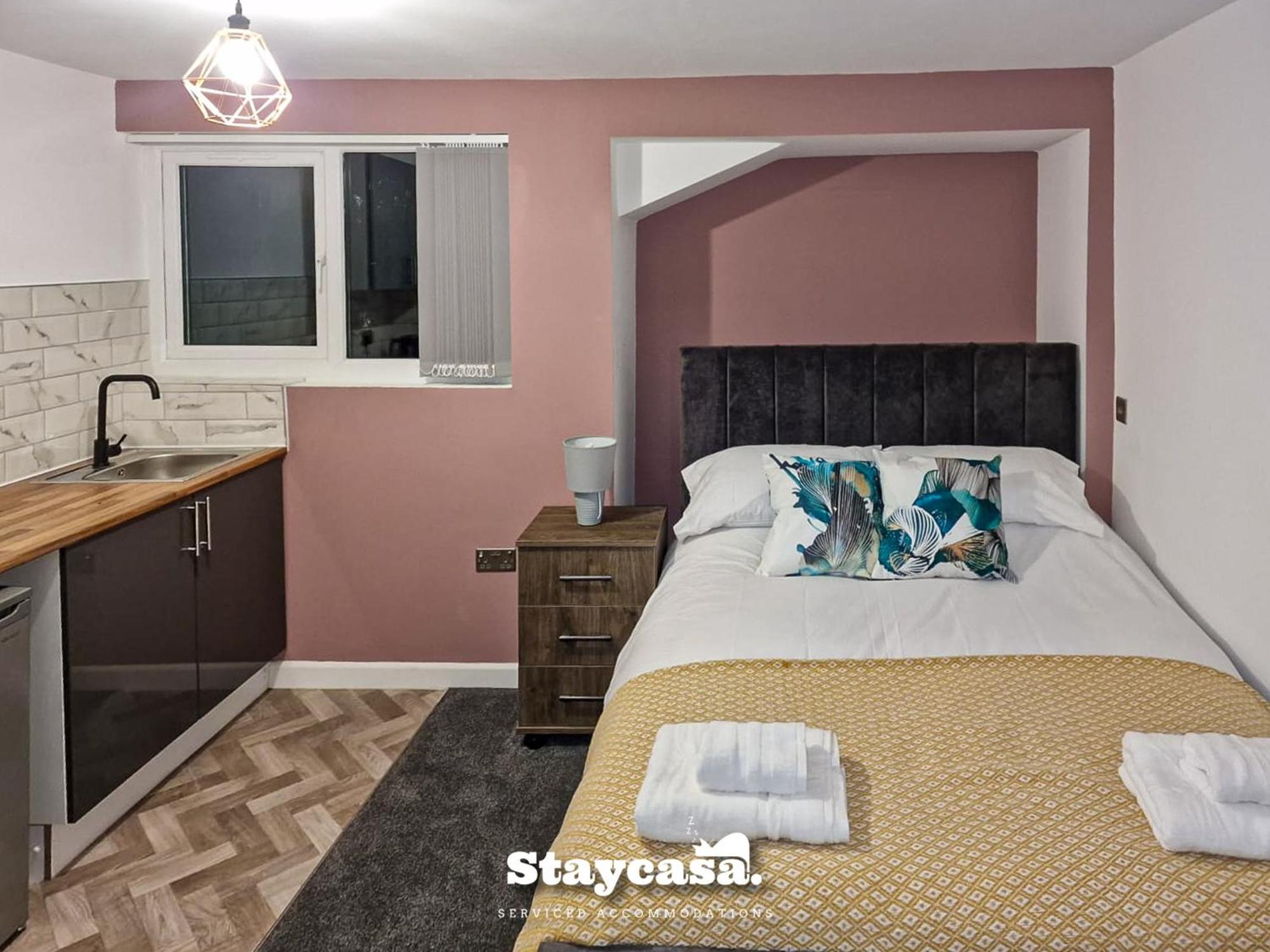 Delightful Spacious Haven With Large Driveway Manchester Ngoại thất bức ảnh