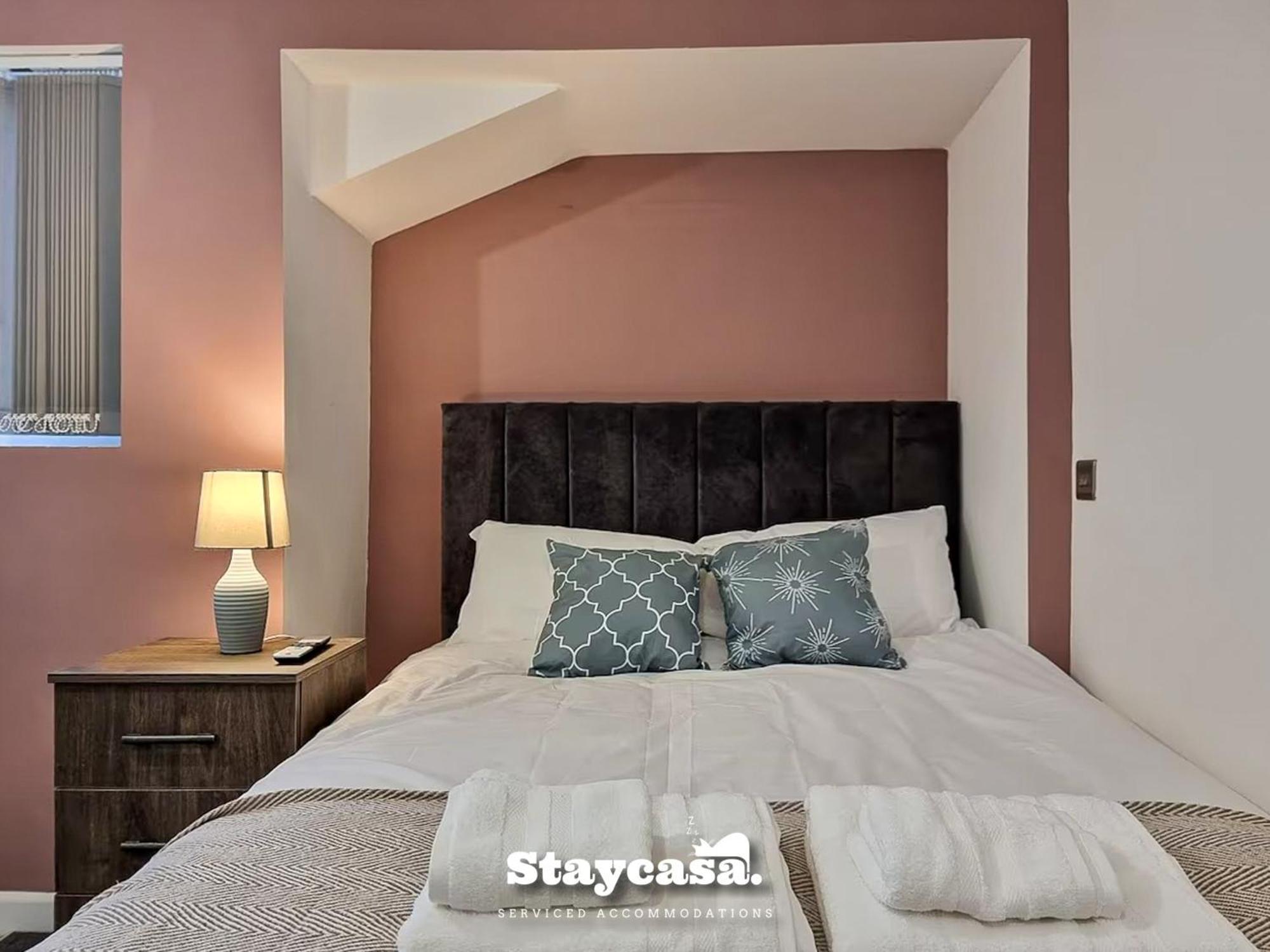 Delightful Spacious Haven With Large Driveway Manchester Ngoại thất bức ảnh