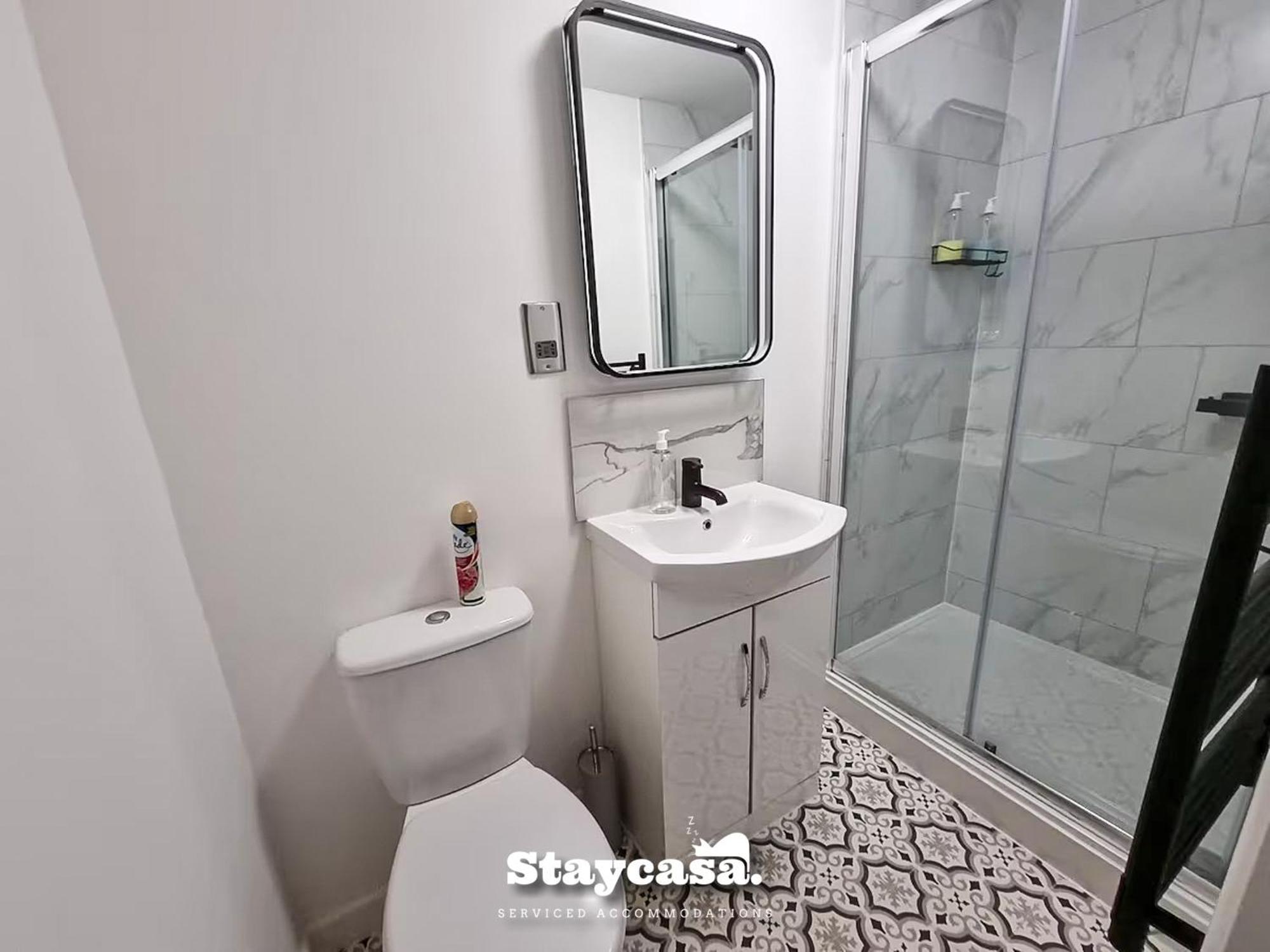 Delightful Spacious Haven With Large Driveway Manchester Ngoại thất bức ảnh