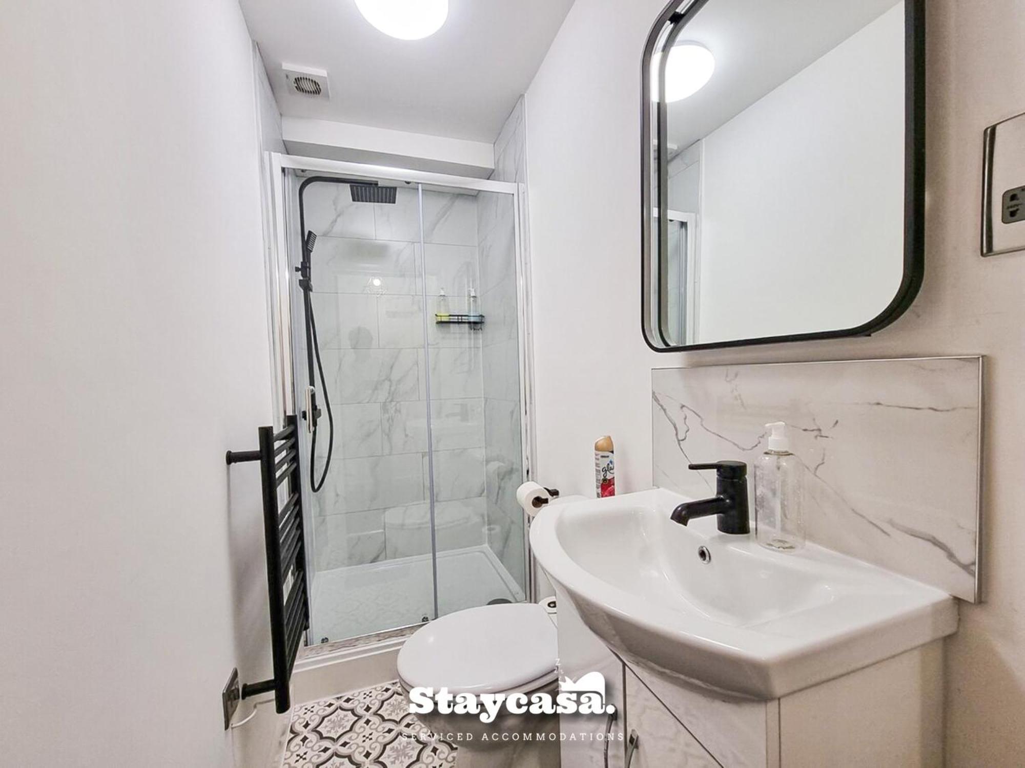 Delightful Spacious Haven With Large Driveway Manchester Ngoại thất bức ảnh